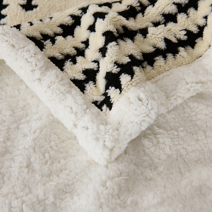 91家纺网 家纺一手货源 找家纺 馨米莱家纺 2025新款双层阳离子塔芙绒复台毯 米白色