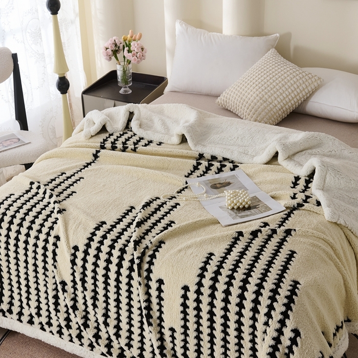 91家纺网 家纺一手货源 找家纺 馨米莱家纺 2025新款双层阳离子塔芙绒复台毯 米白色