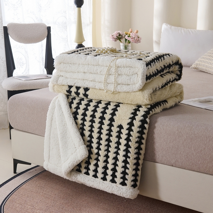 91家纺网 家纺一手货源 找家纺 馨米莱家纺 2025新款双层阳离子塔芙绒复台毯 米白色