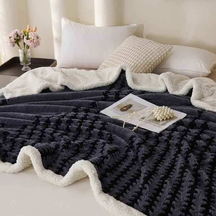 91家纺网 家纺一手货源 找家纺 馨米莱家纺 2025新款双层阳离子塔芙绒复台毯 深灰色