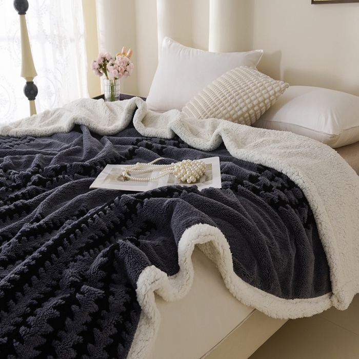 91家纺网 家纺一手货源 找家纺 馨米莱家纺 2025新款双层阳离子塔芙绒复台毯 深灰色