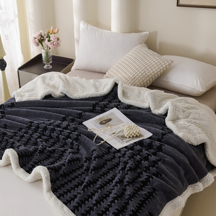 91家纺网 家纺一手货源 找家纺 馨米莱家纺 2025新款双层阳离子塔芙绒复台毯 深灰色