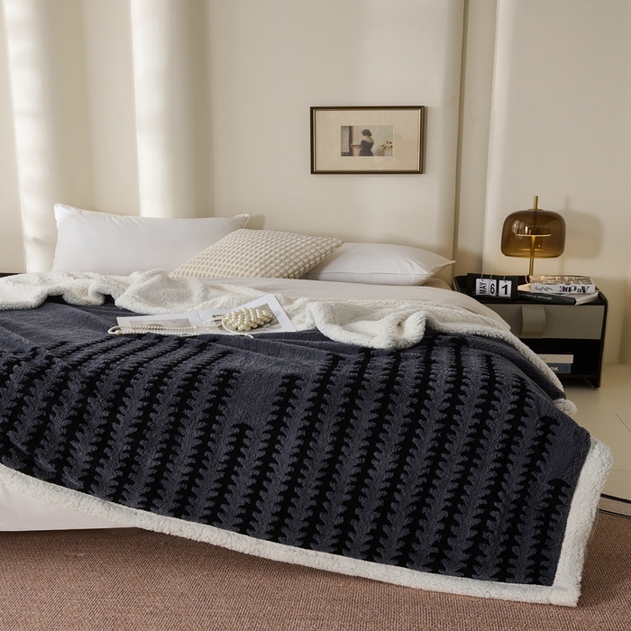 91家纺网 家纺一手货源 找家纺 馨米莱家纺 2025新款双层阳离子塔芙绒复台毯 深灰色