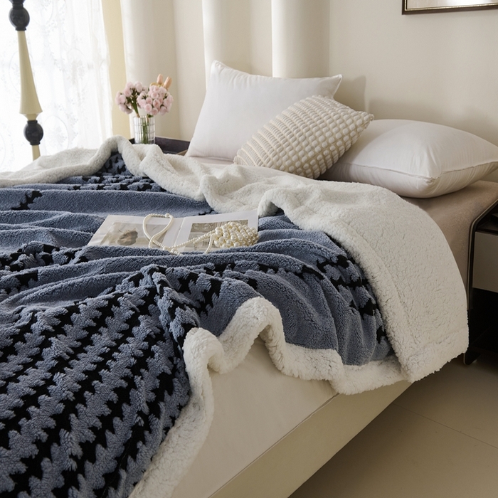 91家纺网 家纺一手货源 找家纺 馨米莱家纺 2025新款双层阳离子塔芙绒复台毯 雾蓝