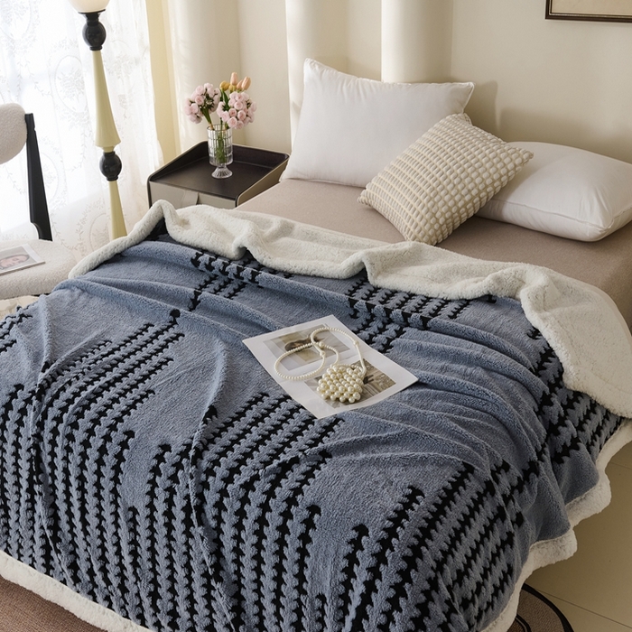 91家纺网 家纺一手货源 找家纺 馨米莱家纺 2025新款双层阳离子塔芙绒复台毯 雾蓝