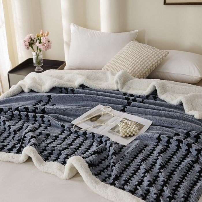 91家纺网 家纺一手货源 找家纺 馨米莱家纺 2025新款双层阳离子塔芙绒复台毯 雾蓝