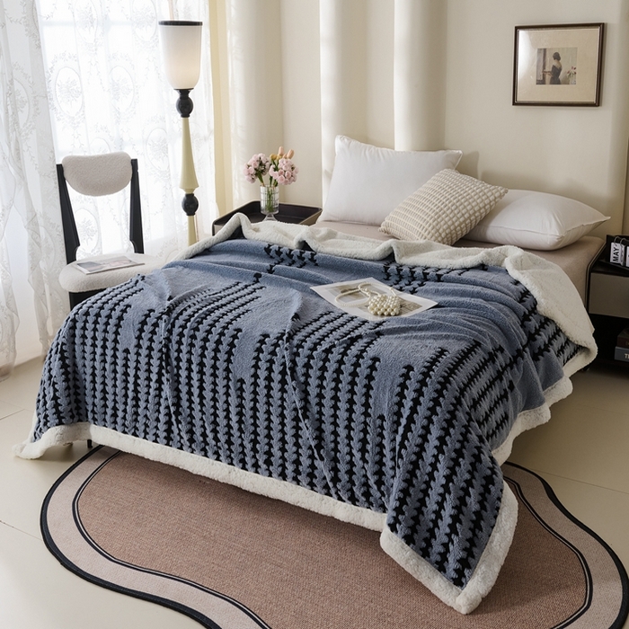 91家纺网 家纺一手货源 找家纺 馨米莱家纺 2025新款双层阳离子塔芙绒复台毯 雾蓝