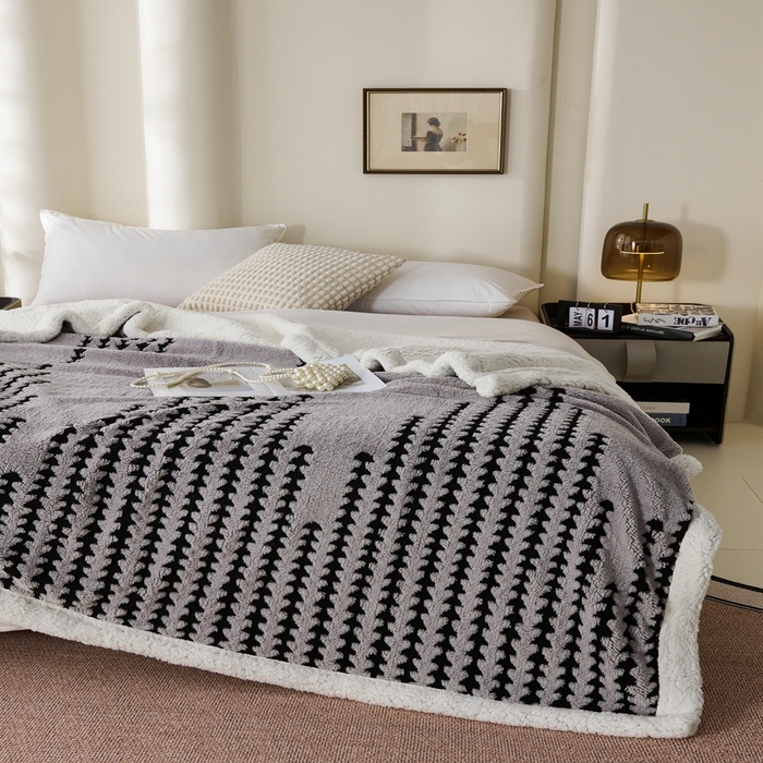 91家纺网 家纺一手货源 找家纺 馨米莱家纺 2025新款双层阳离子塔芙绒复台毯 银灰色