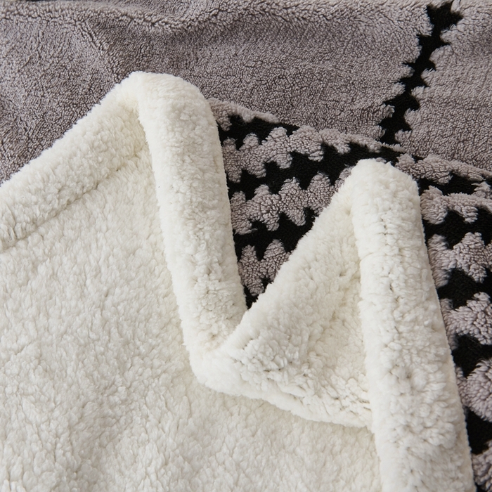 91家纺网 家纺一手货源 找家纺 馨米莱家纺 2025新款双层阳离子塔芙绒复台毯 银灰色