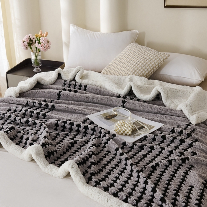 91家纺网 家纺一手货源 找家纺 馨米莱家纺 2025新款双层阳离子塔芙绒复台毯 银灰色