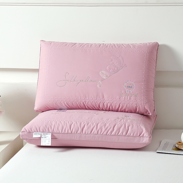 91家纺网 家纺一手货源 找家纺 大熊枕芯 2025新款蚕蛹蛋白美白护肤立体刺绣款枕头枕芯 粉色 48x74cm/对