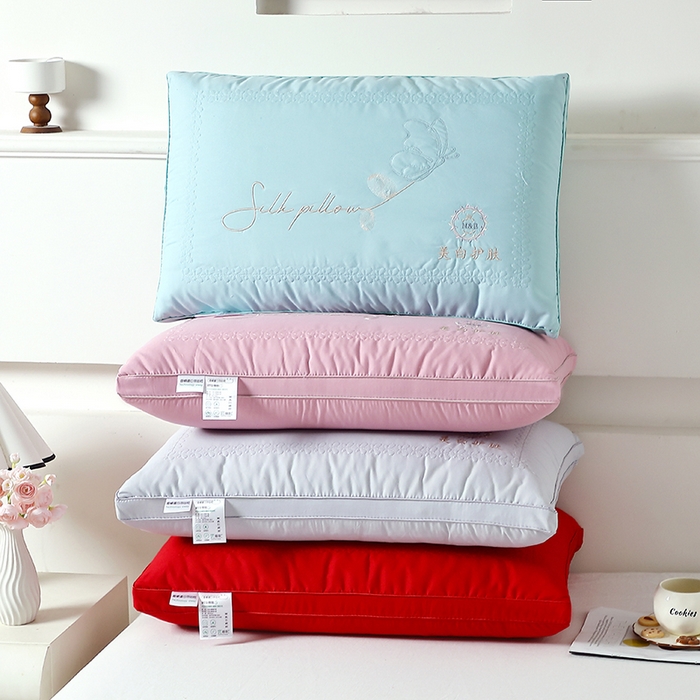 91家纺网 家纺一手货源 找家纺 大熊枕芯 2025新款蚕蛹蛋白美白护肤立体刺绣款枕头枕芯 组合图仅供参考