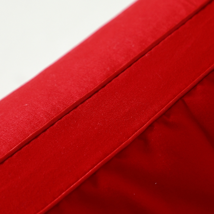 91家纺网 家纺一手货源 找家纺 大熊枕芯 2025新款蚕蛹蛋白美白护肤立体刺绣款枕头枕芯 红色 48x74cm/只