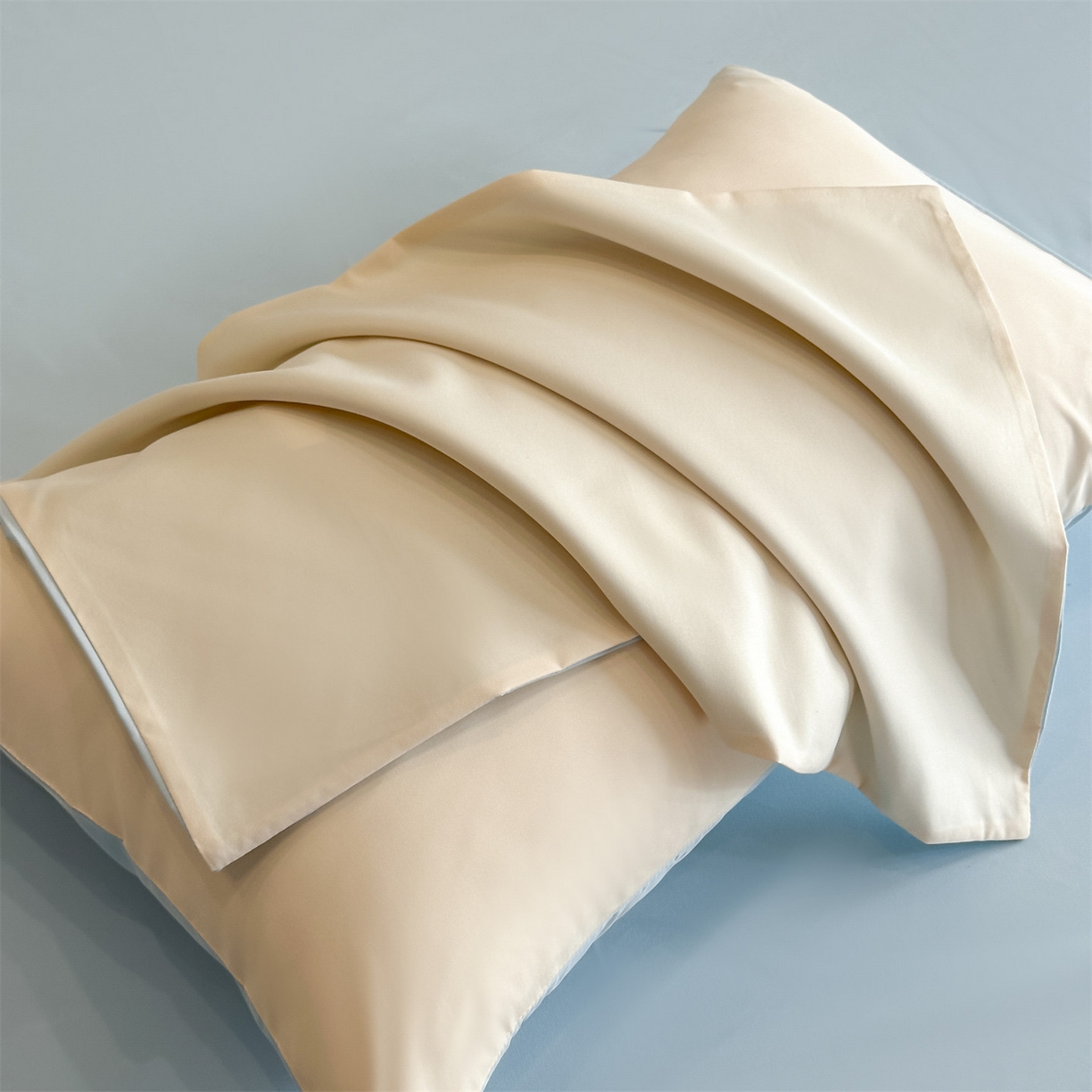 91家纺网 家纺一手货源 找家纺 小久久（小九九） 2025新款亲肤水洗棉刺绣满绣四件套 蝴蝶结-奶昔白+天蓝