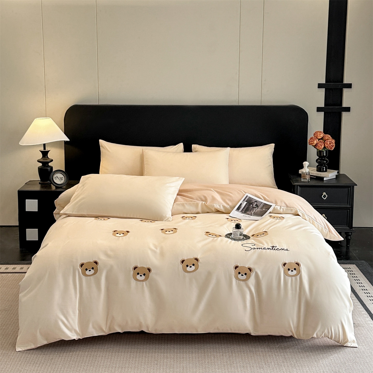 91家纺网 家纺一手货源 找家纺 小久久（小九九） 2025新款亲肤水洗棉刺绣满绣四件套 饼干熊-奶昔白+奶茶