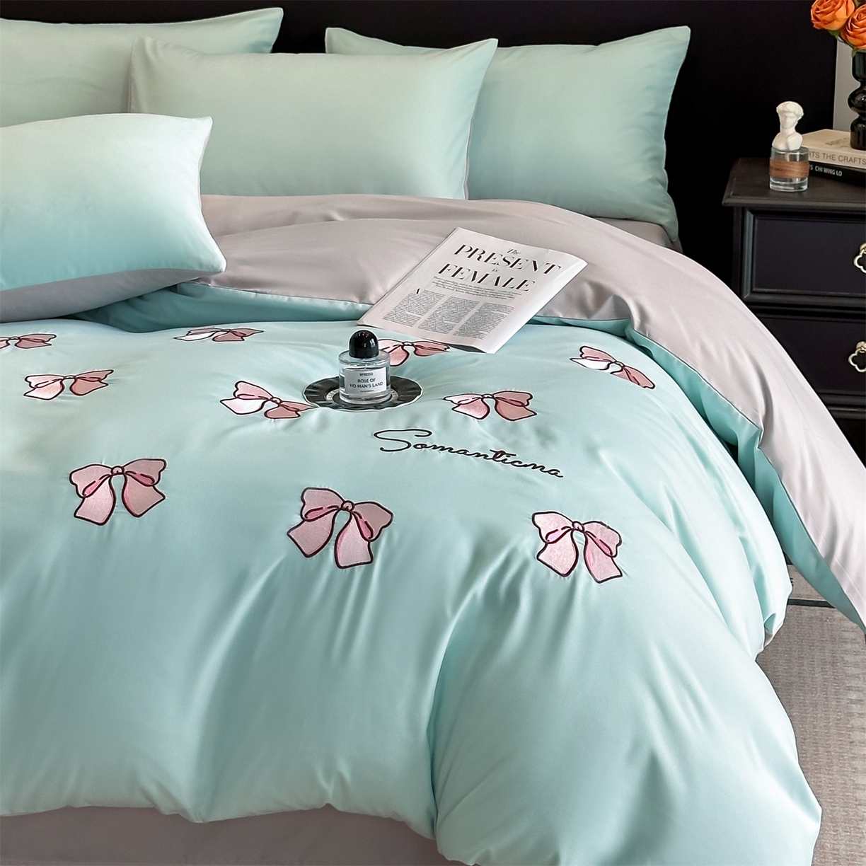 91家纺网 家纺一手货源 找家纺 小久久（小九九） 2025新款亲肤水洗棉刺绣满绣四件套 蝴蝶结-繁星兰+山灰