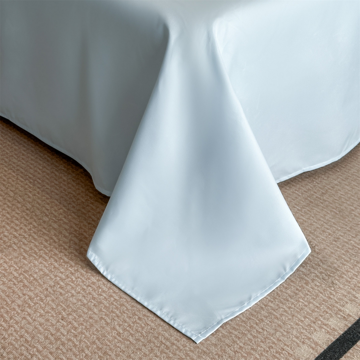 91家纺网 家纺一手货源 找家纺 小久久（小九九） 2025新款亲肤水洗棉刺绣满绣四件套 蝴蝶结-奶昔白+天蓝