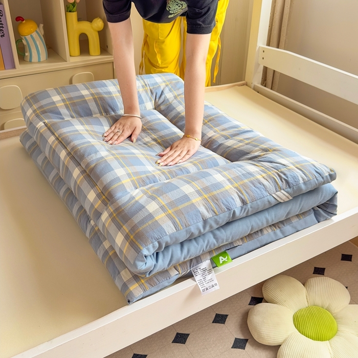 91家纺网 家纺一手货源 找家纺 美尔惠家纺 2025新款无印风100%A类色织水洗棉学生宿舍床垫床褥上下铺床可折叠可水洗学生床垫床褥子 简兮兰