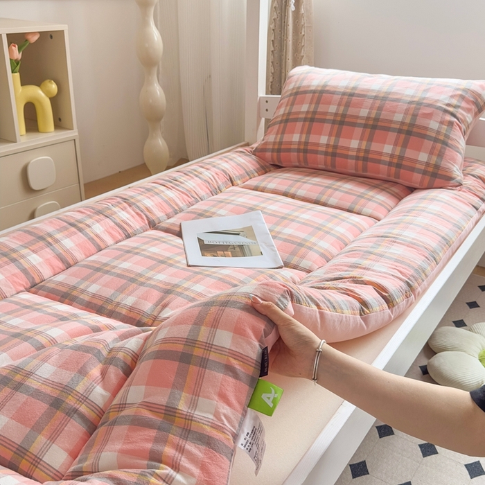 91家纺网 家纺一手货源 找家纺 美尔惠家纺 2025新款无印风100%A类色织水洗棉学生宿舍床垫床褥上下铺床可折叠可水洗学生床垫床褥子 初春粉