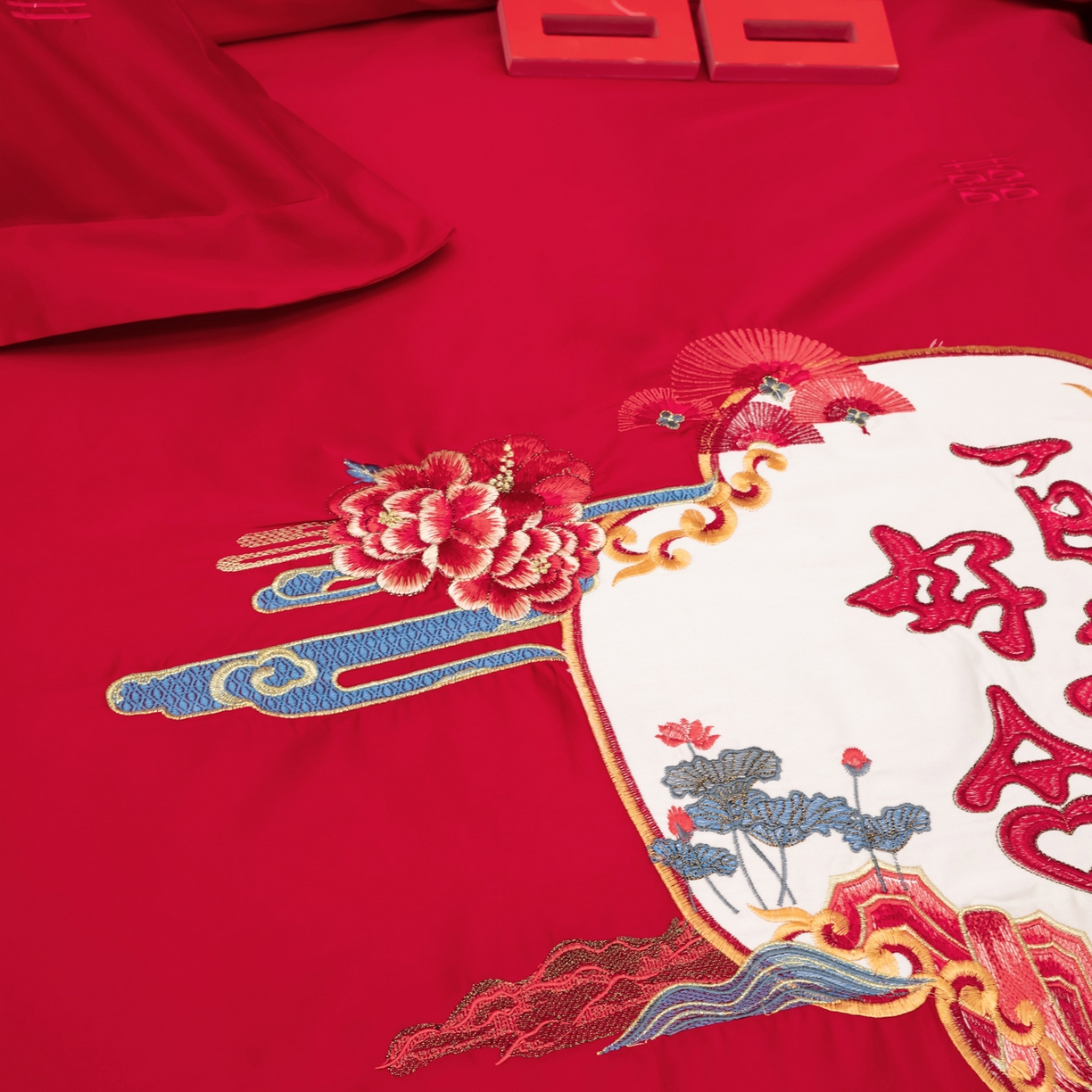 91家纺网 家纺一手货源 找家纺 千禧家纺 2025新款双面长绒棉轻奢工艺款刺绣婚庆套件（贵妃枕非图上所展示款）百年好合