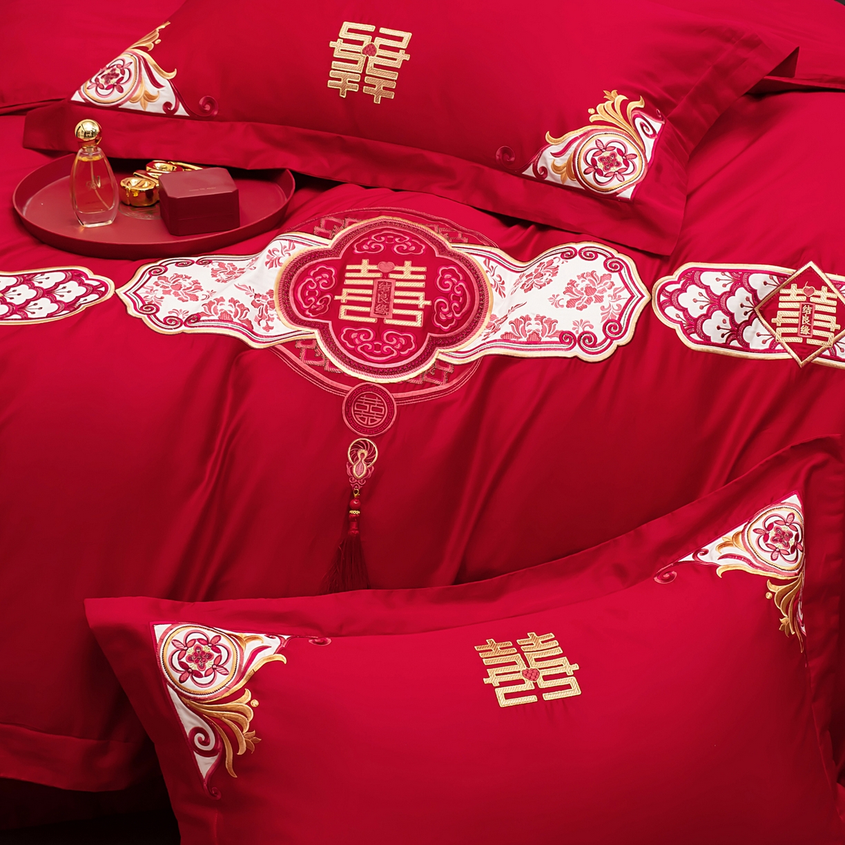 91家纺网 家纺一手货源 找家纺 千禧家纺 2025新款双面长绒棉轻奢工艺款刺绣婚庆套件（贵妃枕非图上所展示款）相濡以沫