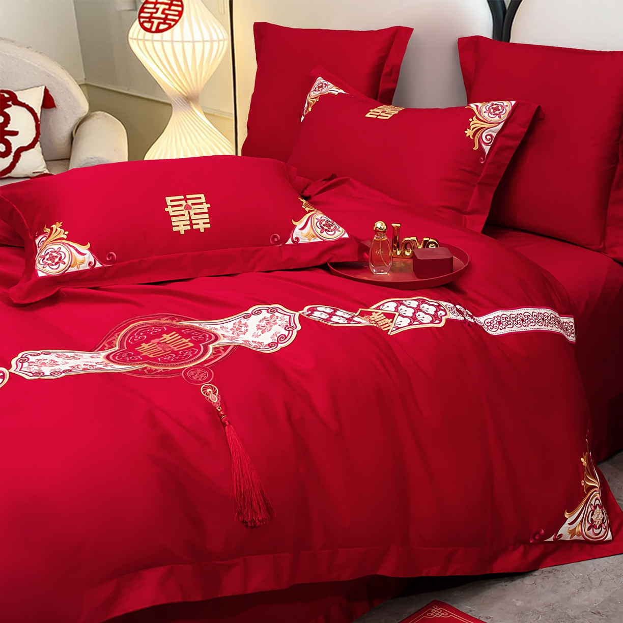 91家纺网 家纺一手货源 找家纺 千禧家纺 2025新款双面长绒棉轻奢工艺款刺绣婚庆套件（贵妃枕非图上所展示款）相濡以沫