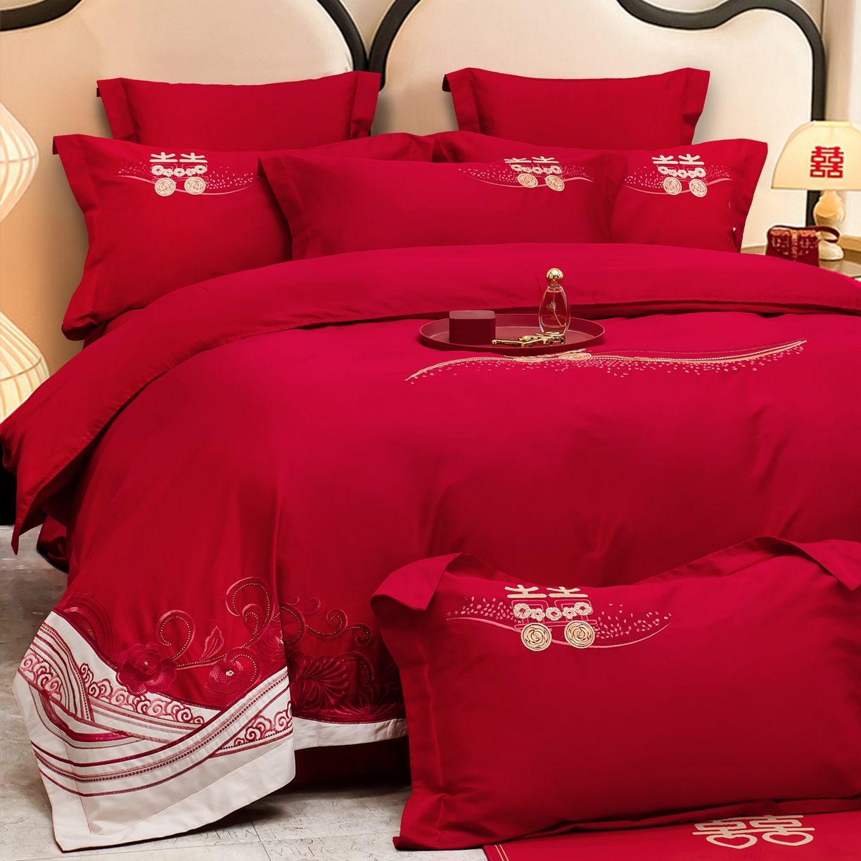 91家纺网 家纺一手货源 找家纺 千禧家纺 2025新款双面长绒棉轻奢工艺款刺绣婚庆套件（贵妃枕非图上所展示款）心有灵犀