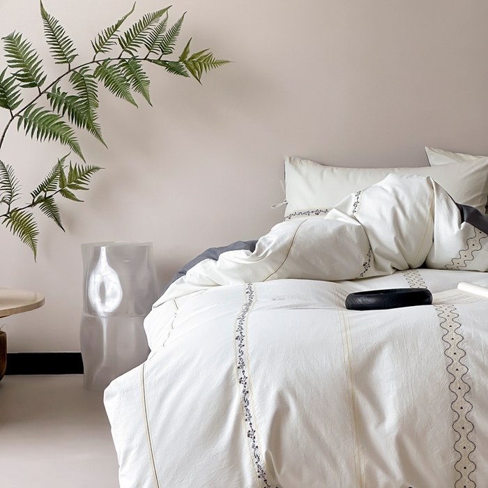 91家纺网 家纺一手货源 找家纺 旷野2025新款全棉A类色织提花四件套 邂逅-鸢尾黑