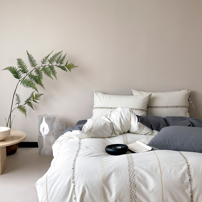 91家纺网 家纺一手货源 找家纺 旷野2025新款全棉A类色织提花四件套 邂逅-鸢尾黑