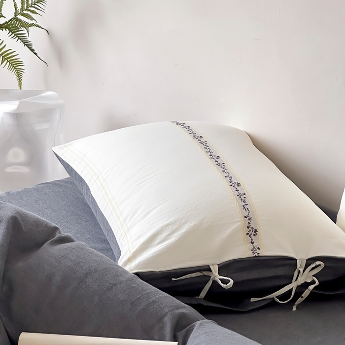 91家纺网 家纺一手货源 找家纺 旷野2025新款全棉A类色织提花四件套 邂逅-鸢尾黑