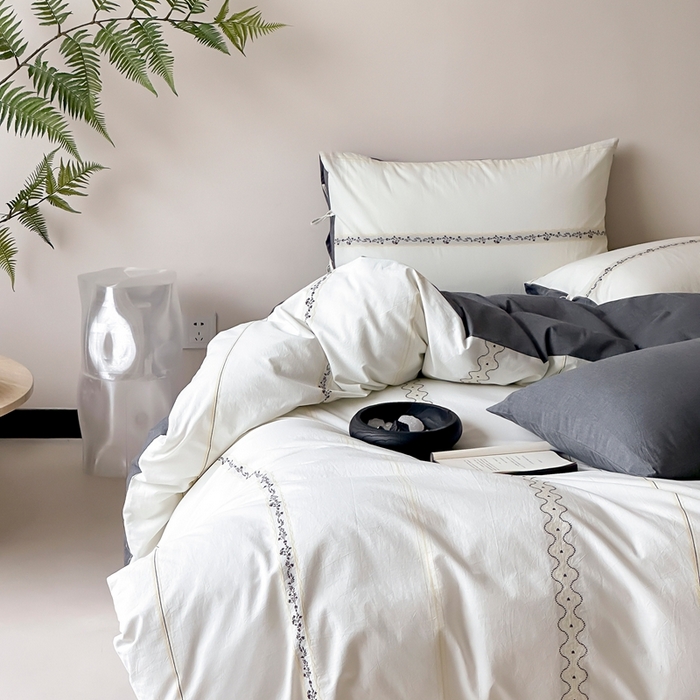 91家纺网 家纺一手货源 找家纺 旷野2025新款全棉A类色织提花四件套 邂逅-鸢尾黑