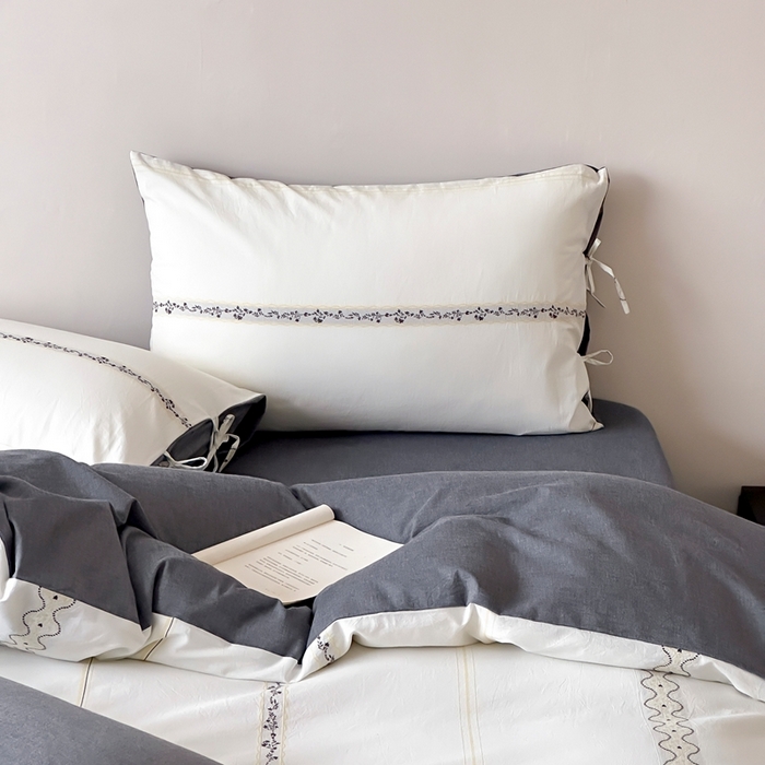 91家纺网 家纺一手货源 找家纺 旷野2025新款全棉A类色织提花四件套 邂逅-鸢尾黑