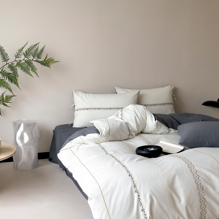 91家纺网 家纺一手货源 找家纺 旷野2025新款全棉A类色织提花四件套 邂逅-鸢尾黑