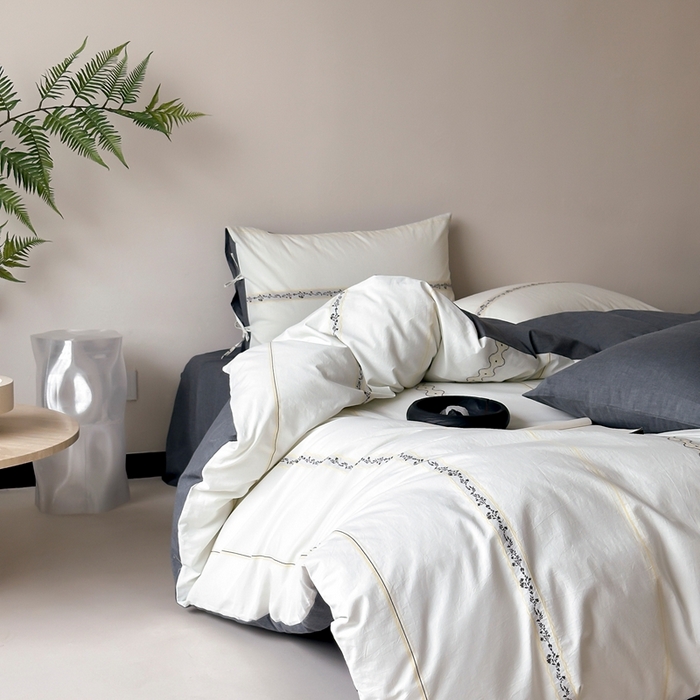 91家纺网 家纺一手货源 找家纺 旷野2025新款全棉A类色织提花四件套 邂逅-鸢尾黑