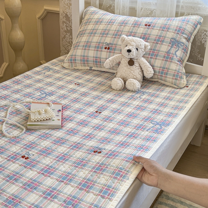 舒居家纺 2025新款学生高温酵素砂洗双面全棉纯棉床盖 格子樱桃