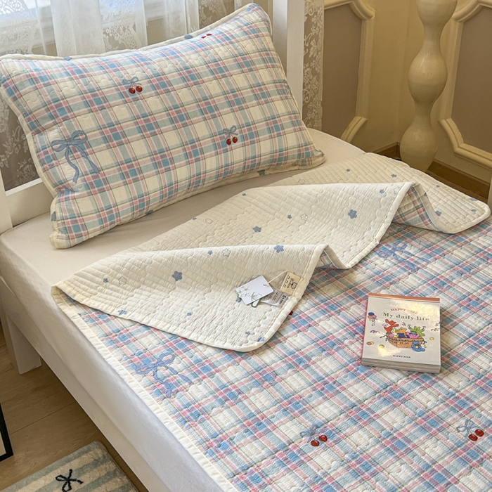 91家纺网 家纺一手货源 找家纺 舒居家纺 2025新款学生高温酵素砂洗双面全棉纯棉床盖 格子樱桃