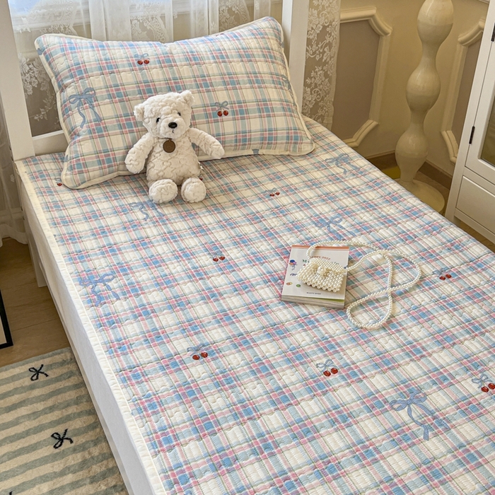 91家纺网 家纺一手货源 找家纺 舒居家纺 2025新款学生高温酵素砂洗双面全棉纯棉床盖 格子樱桃