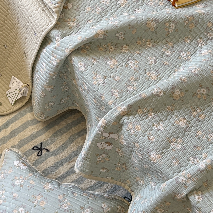 91家纺网 家纺一手货源 找家纺 舒居家纺 2025新款学生高温酵素砂洗双面全棉纯棉床盖 花睿--青草绿