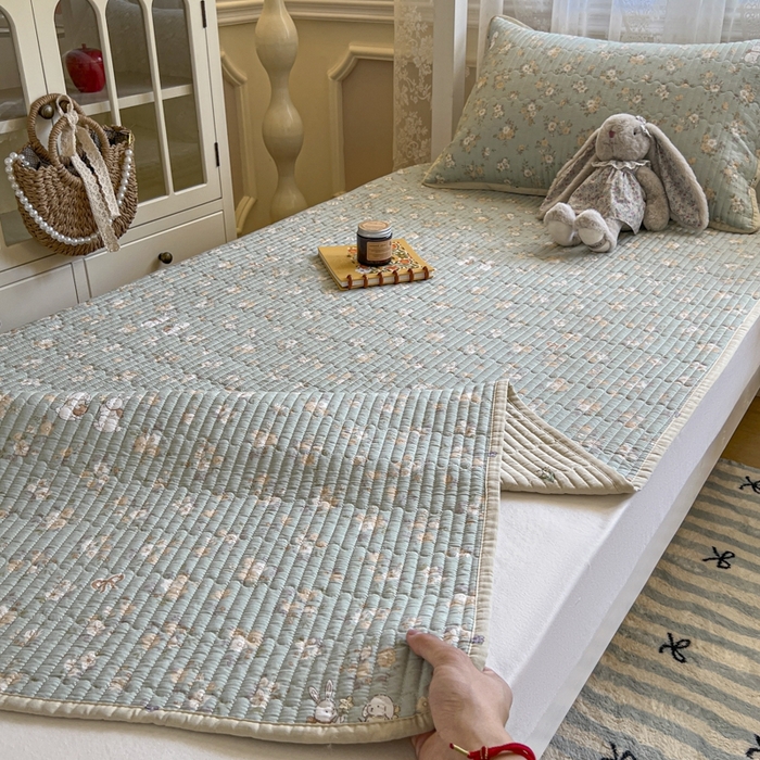 91家纺网 家纺一手货源 找家纺 舒居家纺 2025新款学生高温酵素砂洗双面全棉纯棉床盖 花睿--青草绿