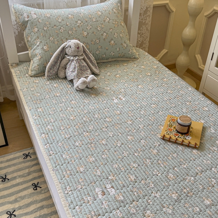 91家纺网 家纺一手货源 找家纺 舒居家纺 2025新款学生高温酵素砂洗双面全棉纯棉床盖 花睿--青草绿