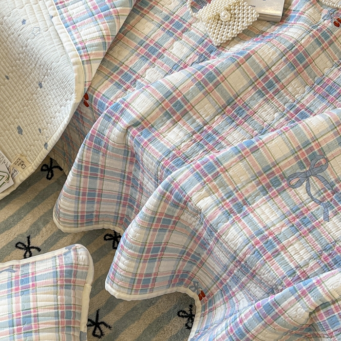 91家纺网 家纺一手货源 找家纺 舒居家纺 2025新款学生高温酵素砂洗双面全棉纯棉床盖 格子樱桃