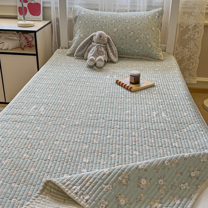 91家纺网 家纺一手货源 找家纺 舒居家纺 2025新款学生高温酵素砂洗双面全棉纯棉床盖 花睿--青草绿