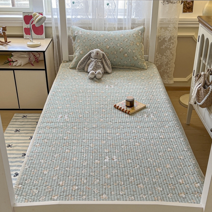 91家纺网 家纺一手货源 找家纺 舒居家纺 2025新款学生高温酵素砂洗双面全棉纯棉床盖 花睿--青草绿