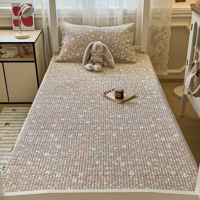 91家纺网 家纺一手货源 找家纺 舒居家纺 2025新款学生高温酵素砂洗双面全棉纯棉床盖 花开无声咖