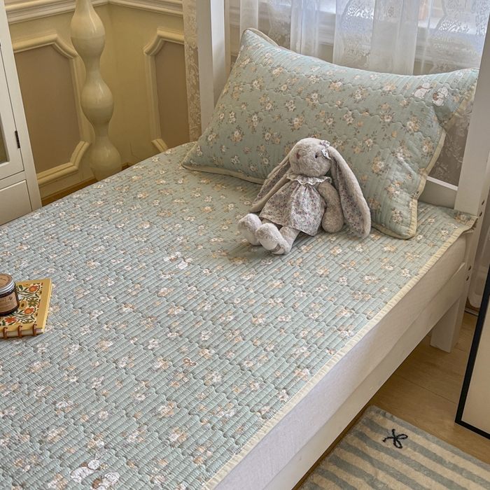 91家纺网 家纺一手货源 找家纺 舒居家纺 2025新款学生高温酵素砂洗双面全棉纯棉床盖 花睿--青草绿