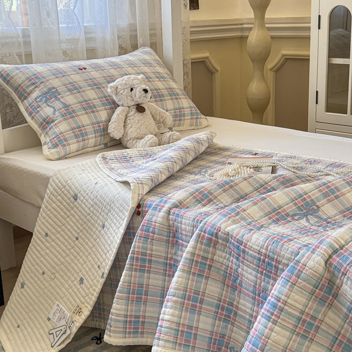 91家纺网 家纺一手货源 找家纺 舒居家纺 2025新款学生高温酵素砂洗双面全棉纯棉床盖 格子樱桃