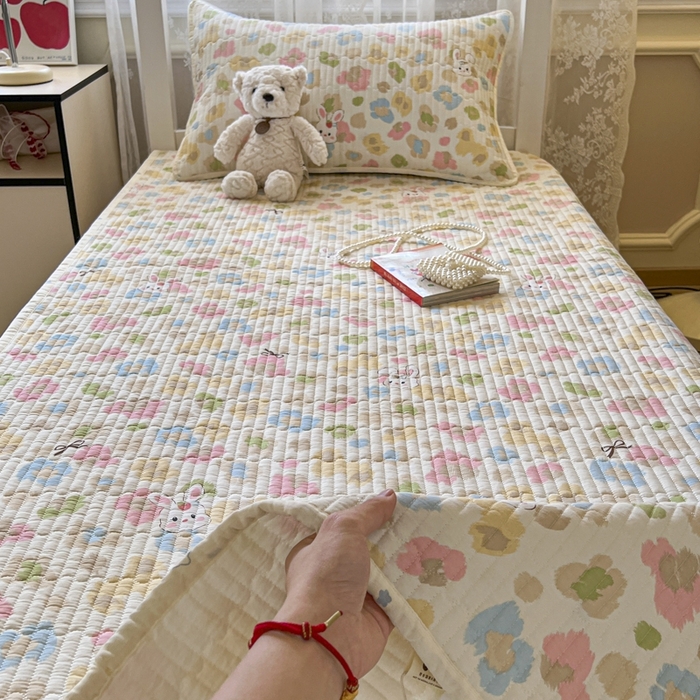 91家纺网 家纺一手货源 找家纺 舒居家纺 2025新款学生高温酵素砂洗双面全棉纯棉床盖 迷彩花兔