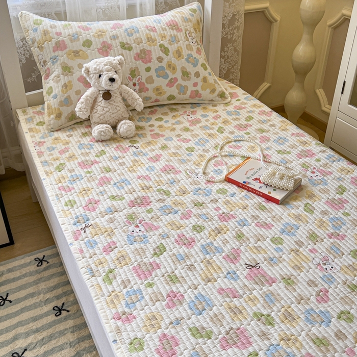 91家纺网 家纺一手货源 找家纺 舒居家纺 2025新款学生高温酵素砂洗双面全棉纯棉床盖 迷彩花兔