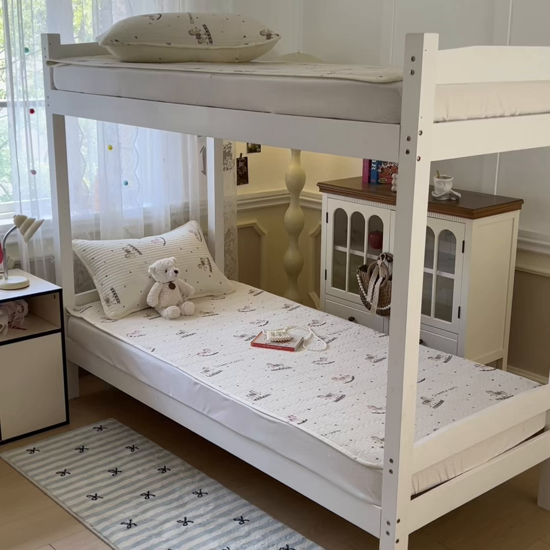 91家纺网 家纺一手货源 找家纺 舒居家纺 2025新款学生高温酵素砂洗双面全棉纯棉床盖 爱心木马