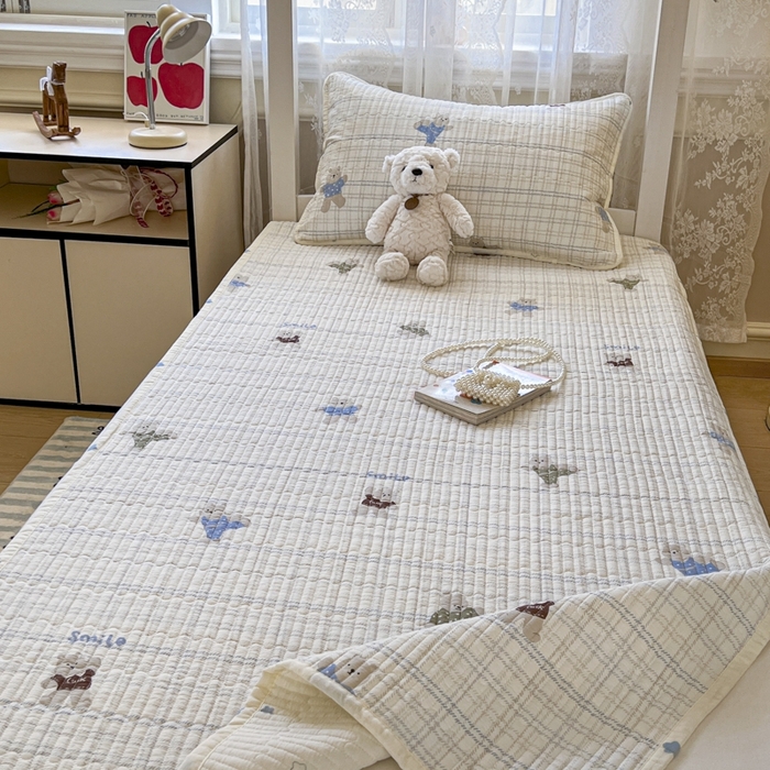 91家纺网 家纺一手货源 找家纺 舒居家纺 2025新款学生高温酵素砂洗双面全棉纯棉床盖 比利小熊